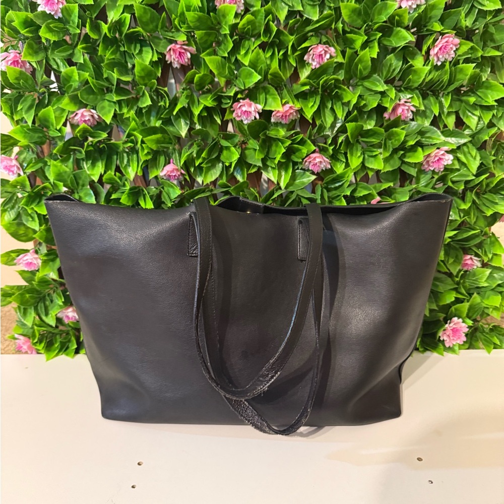 Saint Laurent Black Leather Tote Gold YSL Charm & Pouch Tote Bag - Picture 3 of 16
